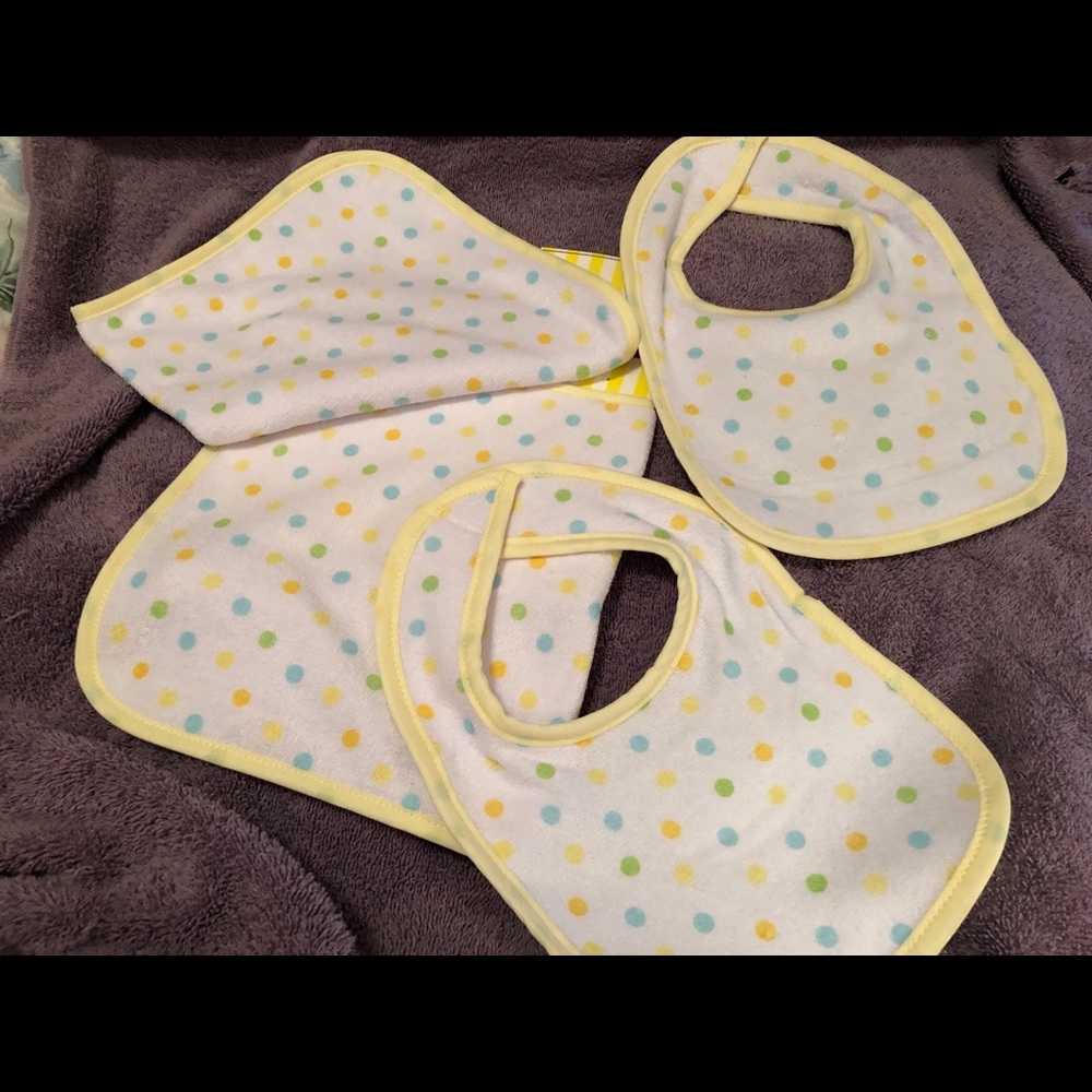 HP 1-4-21 💛Baby Bib & Nursing Towel Set of 4 💛